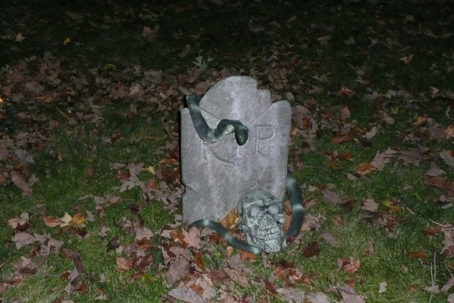 4C - Grave